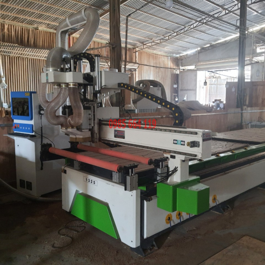 MÁY CNC 3 đầu  2 bàn