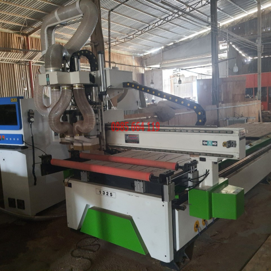 MÁY CNC 3 đầu  2 bàn