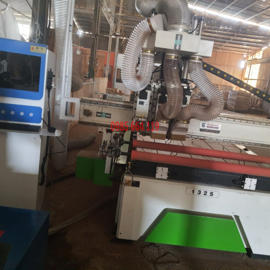 MÁY CNC 3 đầu  2 bàn
