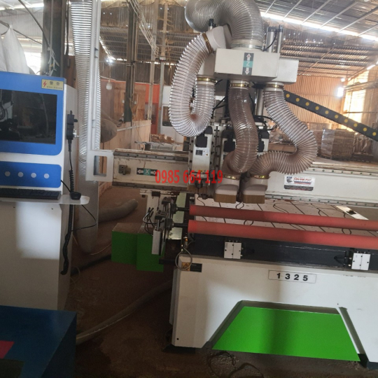 MÁY CNC 3 đầu  2 bàn