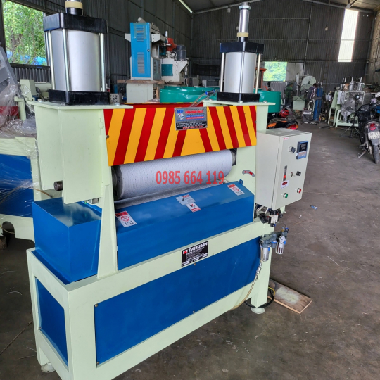 máy ép vân cước gỗ tự nhiên khổ 700mm