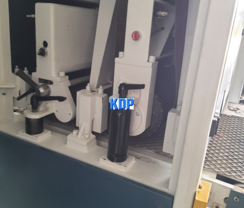 máy chà nhám thùng 610