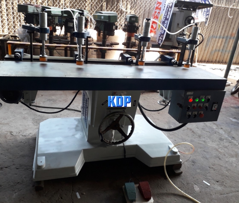 máy khoan ngang tự động