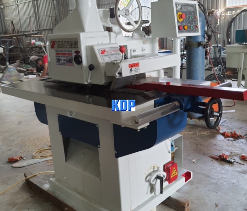 máy cưa rong lưỡi trên YUHFARN đài loan