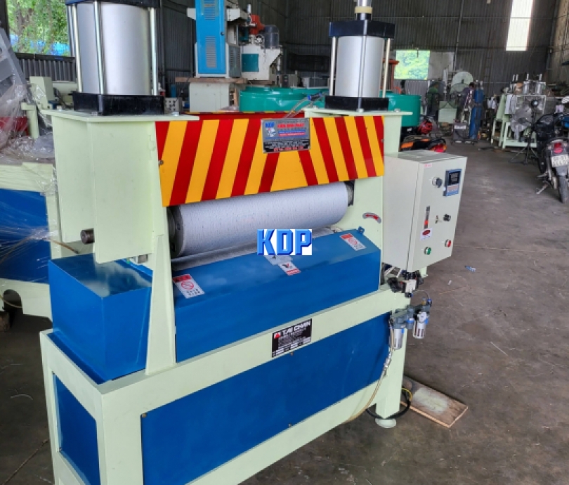 máy ép vân cước gỗ tự nhiên khổ 700mm