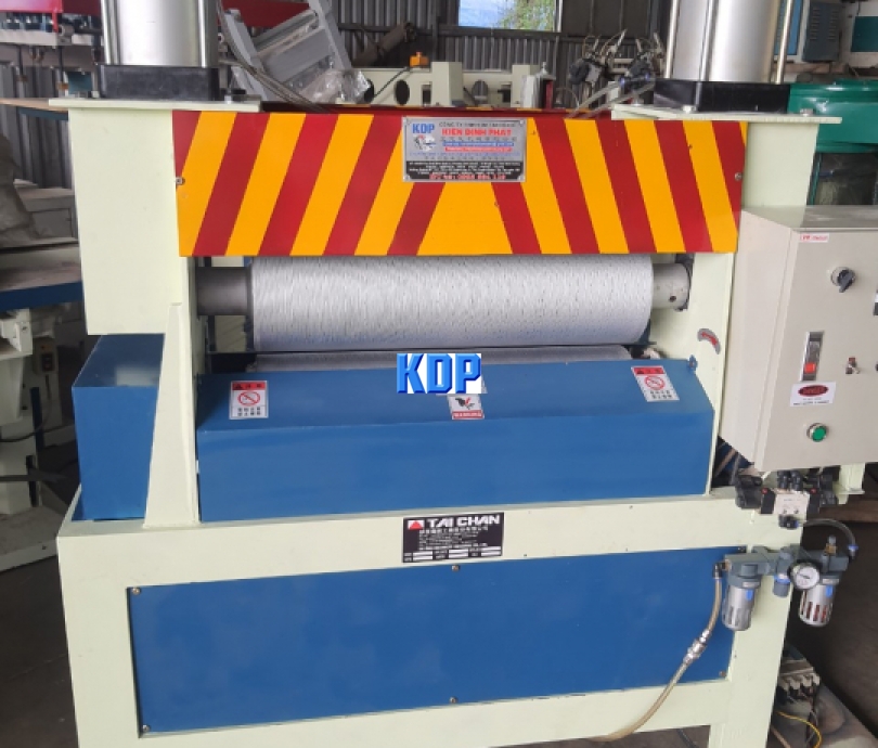 máy ép vân cước gỗ tự nhiên khổ 700mm
