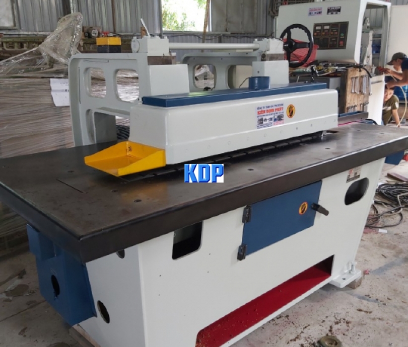 Máy lipsaw lưỡi dưới