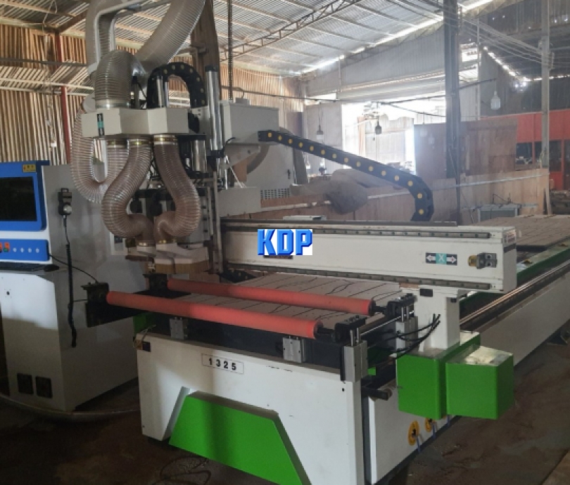 MÁY CNC 3 đầu 2 bàn