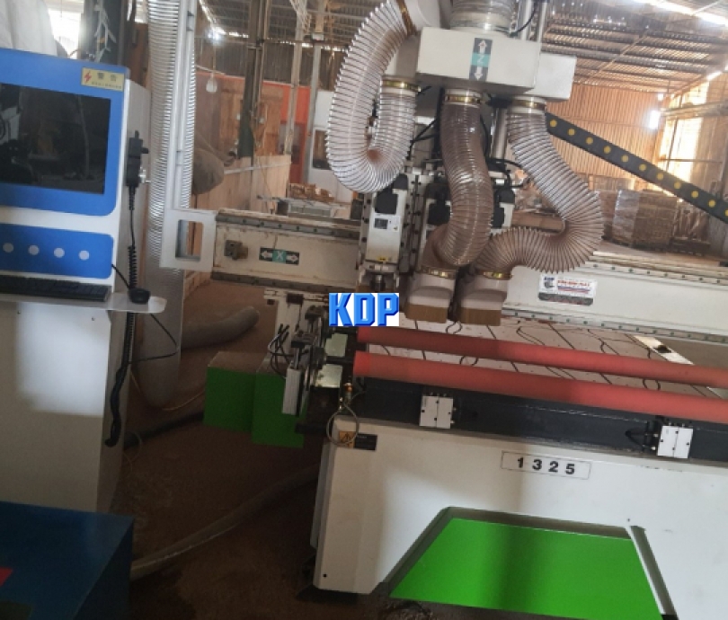 MÁY CNC 3 đầu 2 bàn