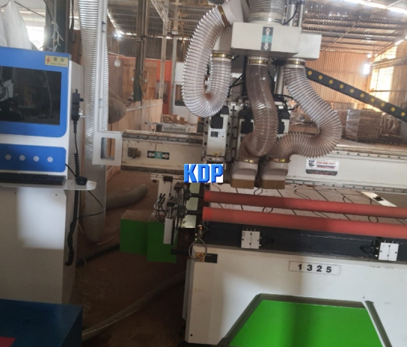 MÁY CNC 3 đầu 2 bàn