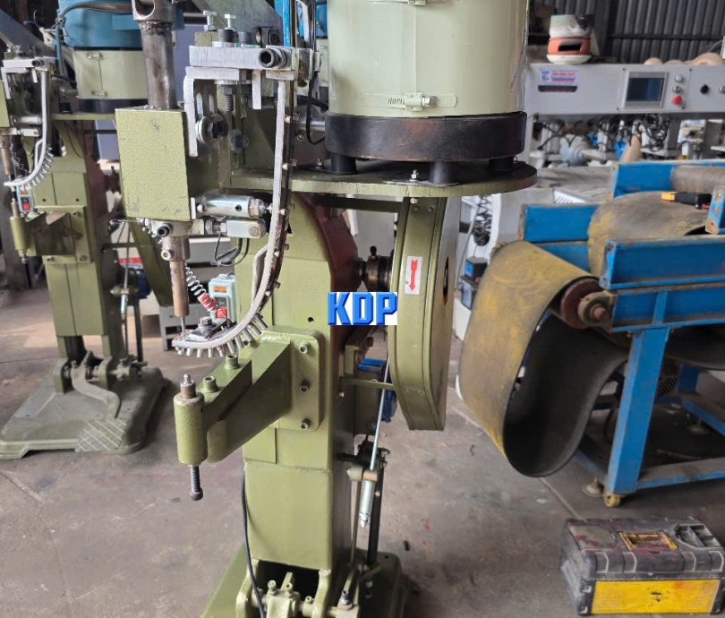 Máy đóng nút Sofa - máy chế biến gỗ Kiên Định Phát