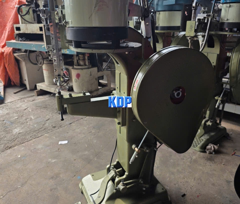 Máy đóng nút Sofa - máy chế biến gỗ Kiên Định Phát