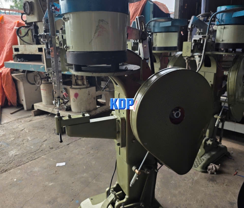 Máy đóng nút Sofa - máy chế biến gỗ Kiên Định Phát