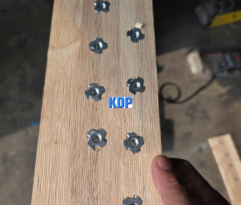 Máy đóng nút Sofa - máy chế biến gỗ Kiên Định Phát