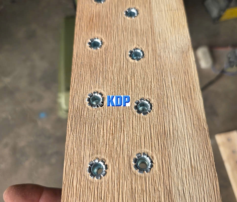 Máy đóng nút Sofa - máy chế biến gỗ Kiên Định Phát