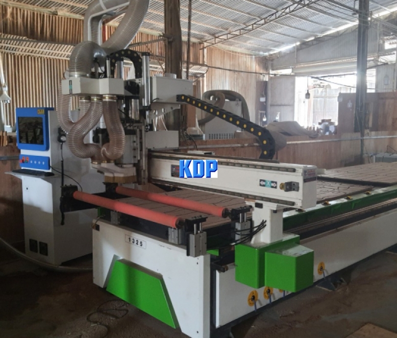 MÁY CNC 3 đầu 2 bàn